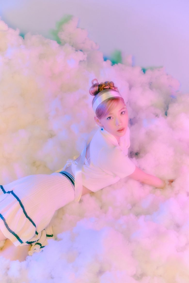 Girls Generation's TaeYeon Single Album "Weekend" Concept Photo #2