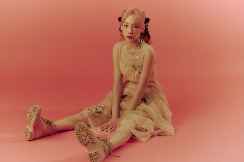 Girls Generation's TaeYeon Single Album "Weekend" Concept Photo #2