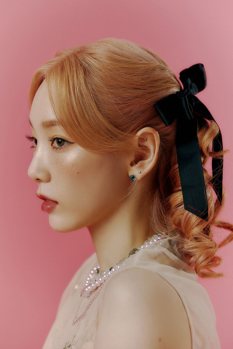 Girls Generation's TaeYeon Single Album "Weekend" Concept Photo #2