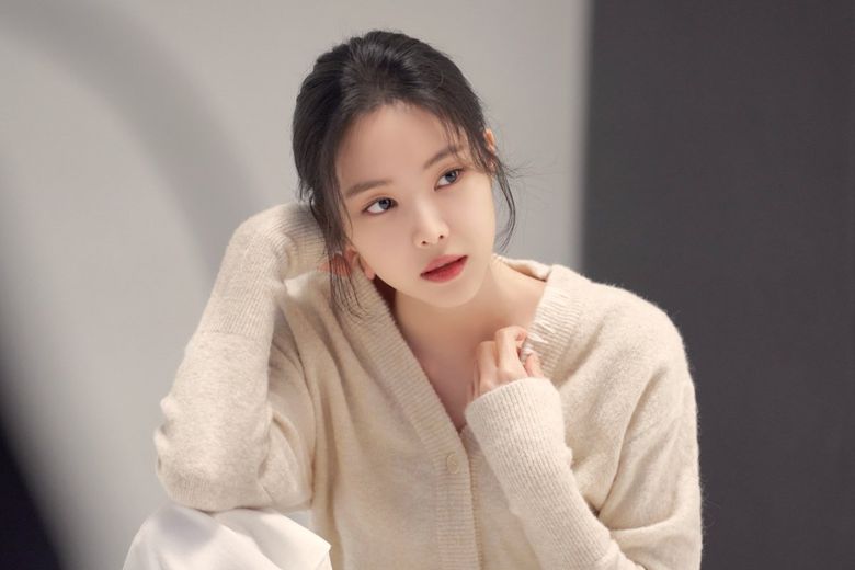 Behind-the-Scenes of New Profile Photography Site of Son NaEun