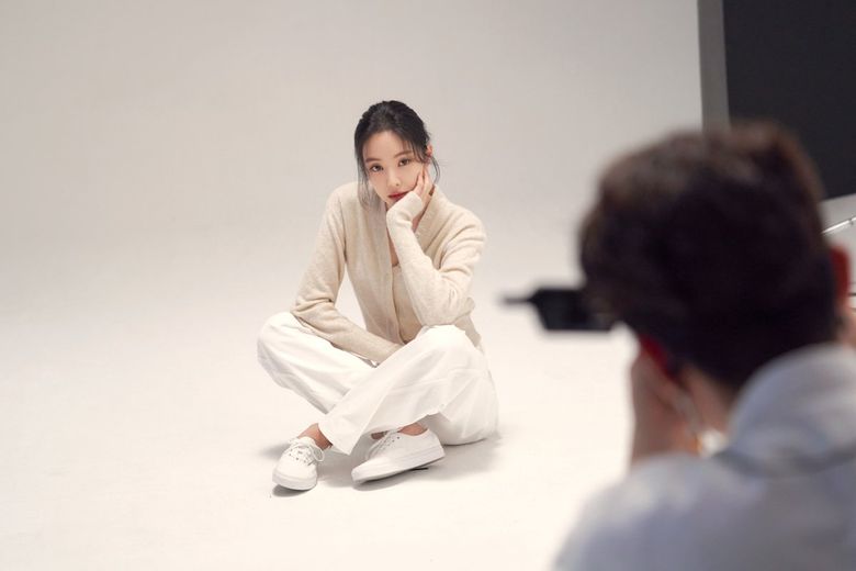 Behind-the-Scenes of New Profile Photography Site of Son NaEun