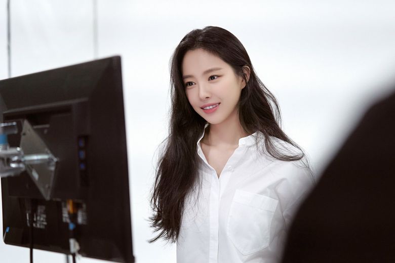 Behind-the-Scenes of New Profile Photography Site of Son NaEun