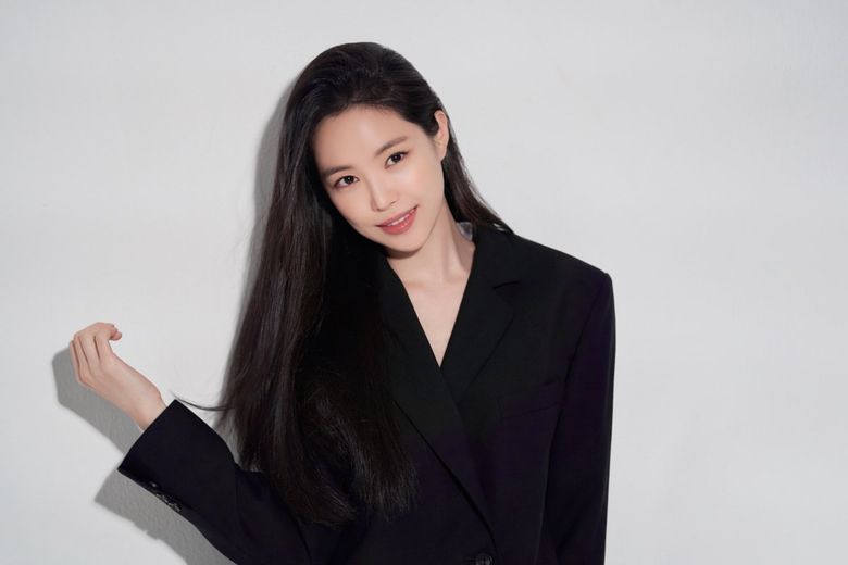 Behind-the-Scenes of New Profile Photography Site of Son NaEun