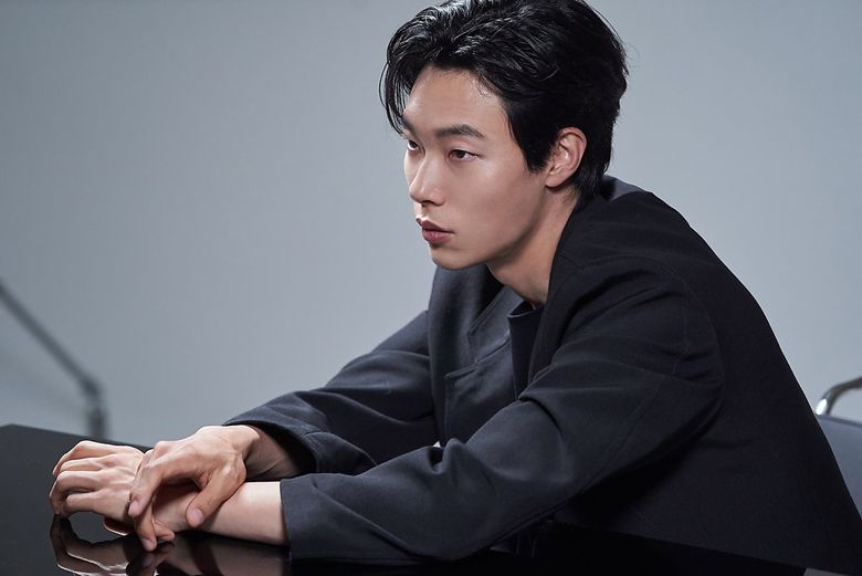 Ryu JunYeol For VOGUE Korea Magazine July Issue Behind-the-Scene