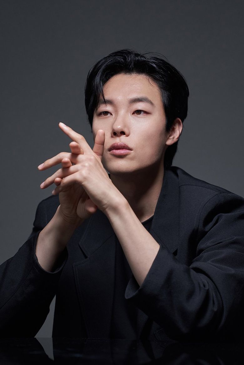 Ryu JunYeol For VOGUE Korea Magazine July Issue Behind-the-Scene