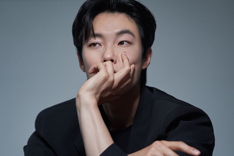 Ryu JunYeol For VOGUE Korea Magazine July Issue Behind-the-Scene