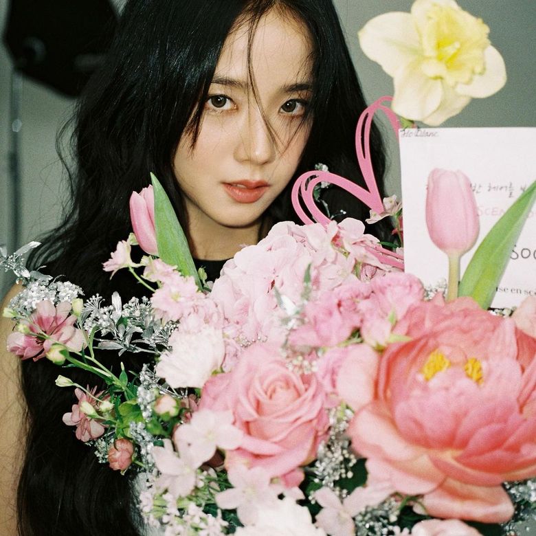 6 Times BLACKPINK s JiSoo Reminded Us Of Her Flower like Visuals - 33