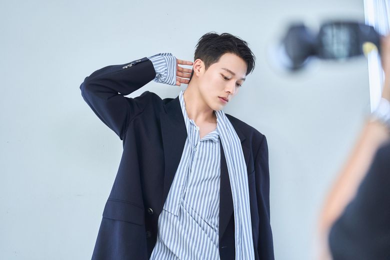 Jang KiYong For Singles Magazine September Issue Behind-the-Scene