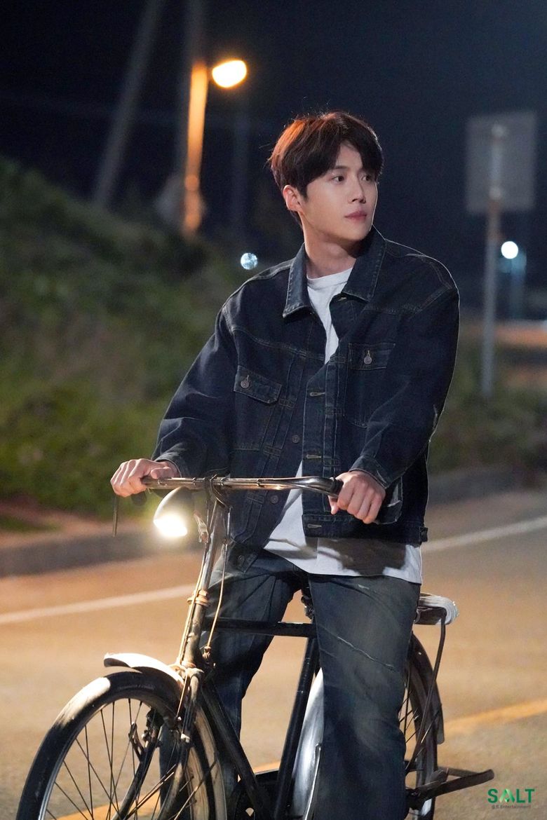 Kim SeonHo, Drama "Hometown Cha-Cha-Cha" Set Behind-the-Scene - Part 2