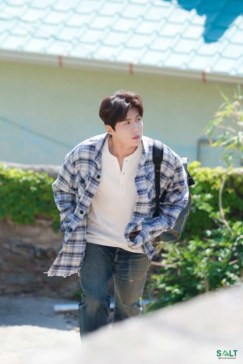 Kim SeonHo, Drama "Hometown Cha-Cha-Cha" Set Behind-the-Scene - Part 2