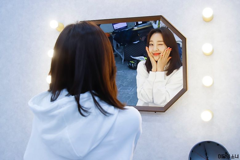 Girl Crush: LOONA's Yves Is Drawing Us Into Her Captivating Presence