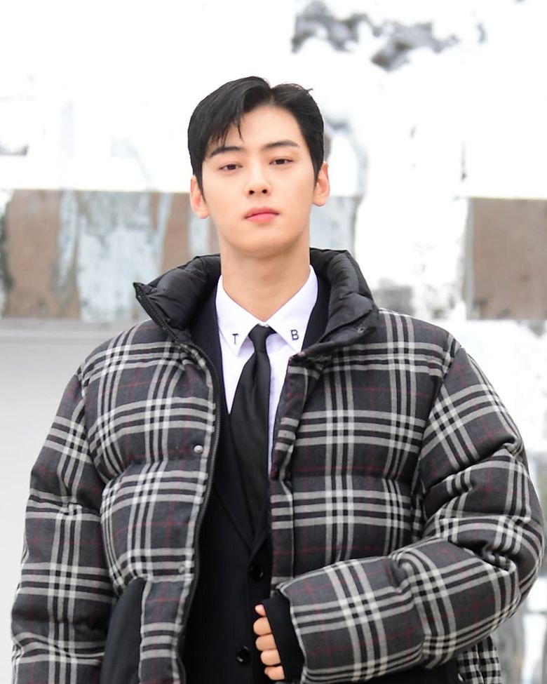 BurberryJeju Takes Over Twitter: ASTRO's Cha EunWoo, Moon GaYoung, Wi  HaJun, Lee DoHyun & More Look Stunning At The Event - Kpopmap