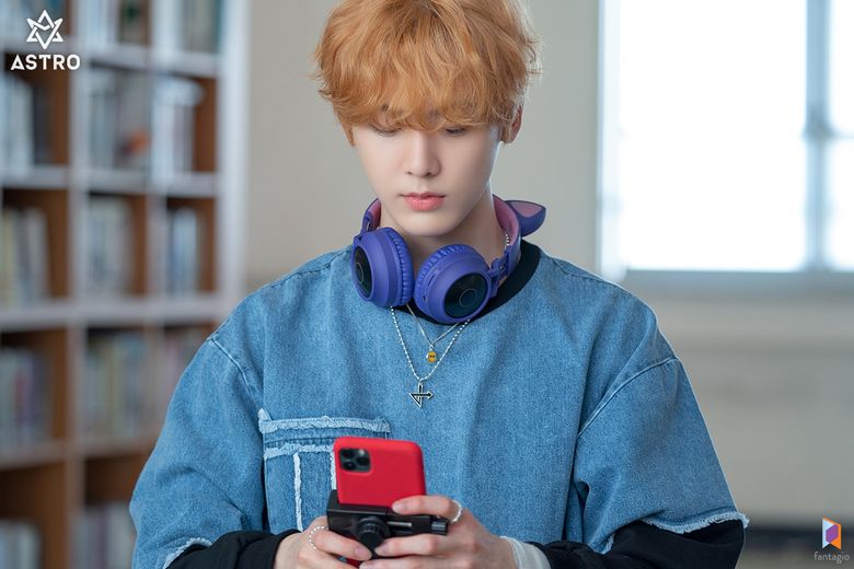 ASTRO's Yoon SanHa, Web Drama "Your Playlist" Set Behind-the-Scene