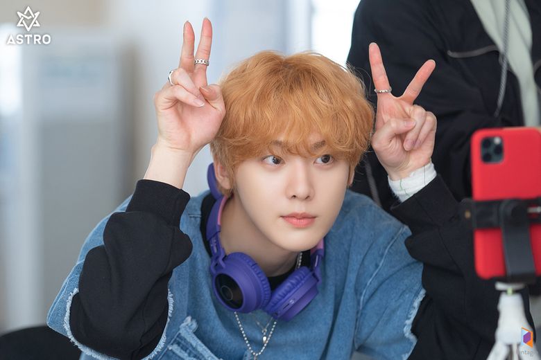 ASTRO's Yoon SanHa, Web Drama "Your Playlist" Set Behind-the-Scene