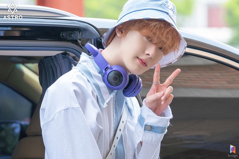 ASTRO's Yoon SanHa, Web Drama "Your Playlist" Set Behind-the-Scene