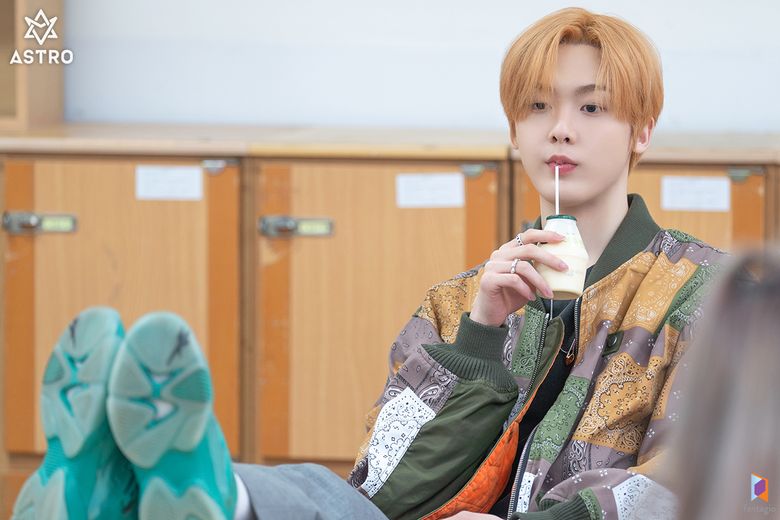 ASTRO's Yoon SanHa, Web Drama "Your Playlist" Set Behind-the-Scene