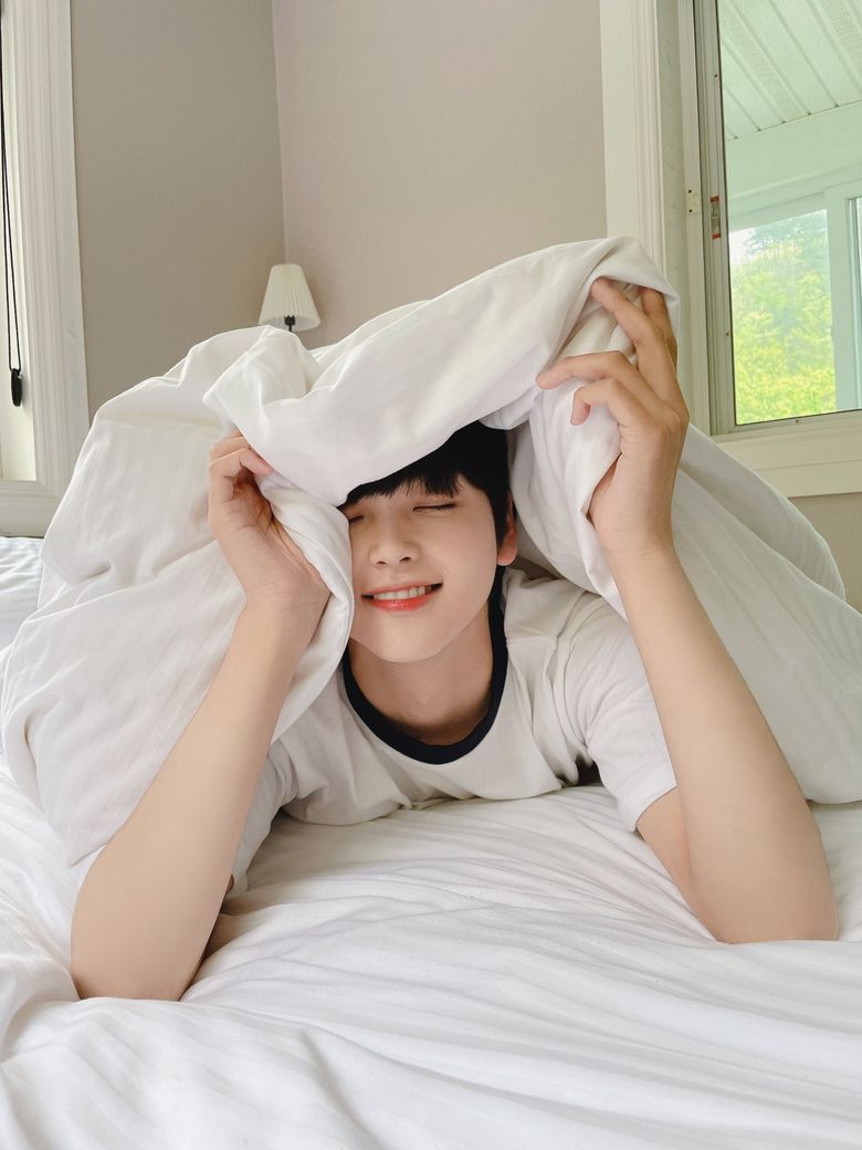 CRAVITY s HyeongJun Boyfriend Material Pictures - 43