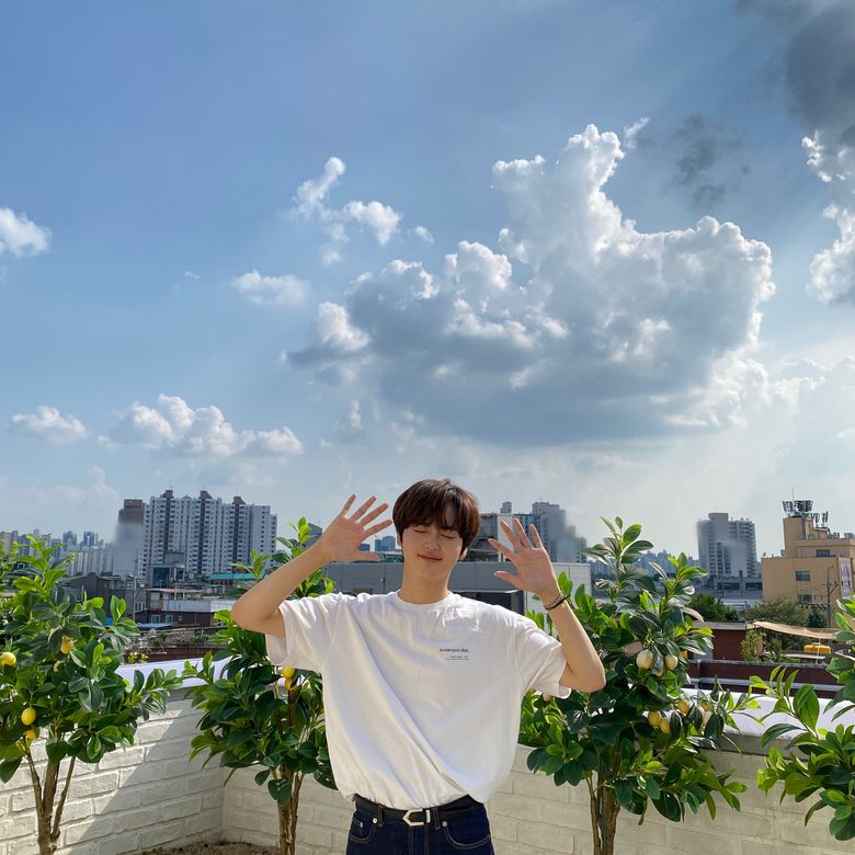 CRAVITY s HyeongJun Boyfriend Material Pictures  - 11