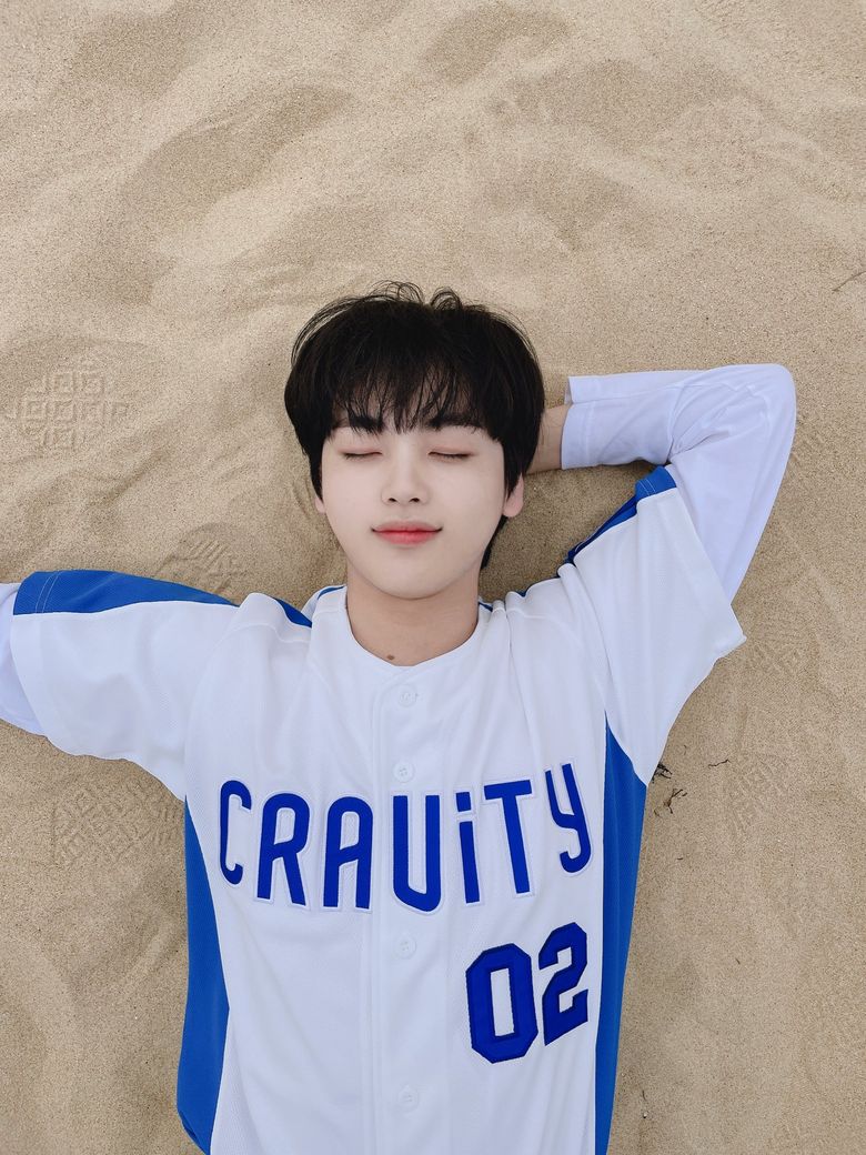 CRAVITY s HyeongJun Boyfriend Material Pictures - 9