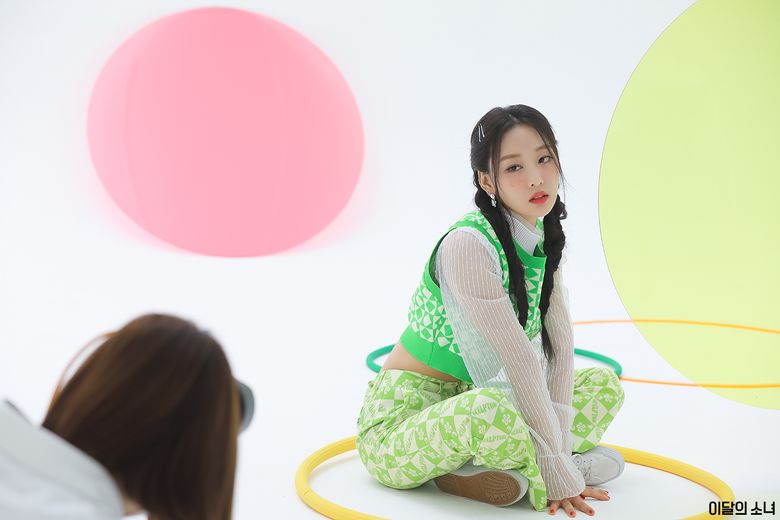 LOONA, Album Cover Shooting Of ‘HULA HOOP / Star Seed ~カクセイ~’ Behind-the-Scene - Part 1