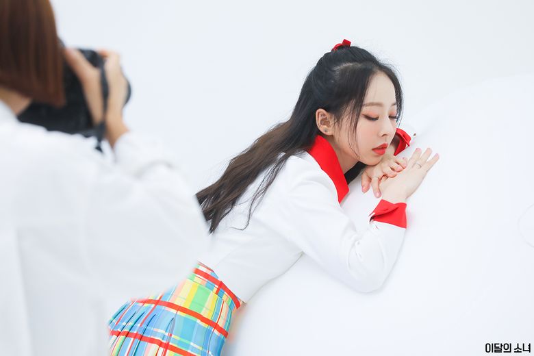 LOONA, Album Cover Shooting Of ‘HULA HOOP / Star Seed ~カクセイ~’ Behind-the-Scene - Part 1