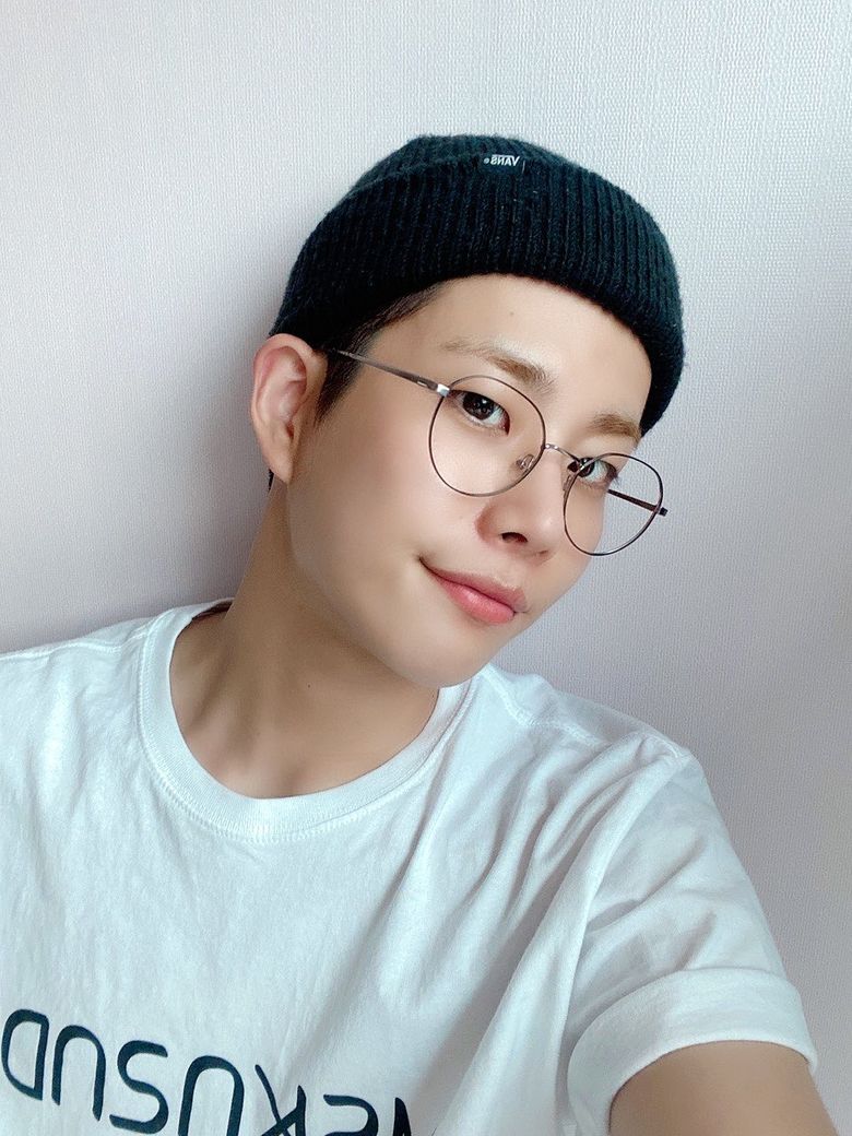 11 Male K Pop Idols Who Look Extra Cute In Clear Glasses  Part 1  - 81