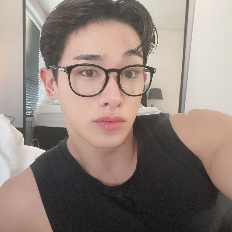 11 Male K Pop Idols Who Look Extra Cute In Clear Glasses  Part 1  - 47