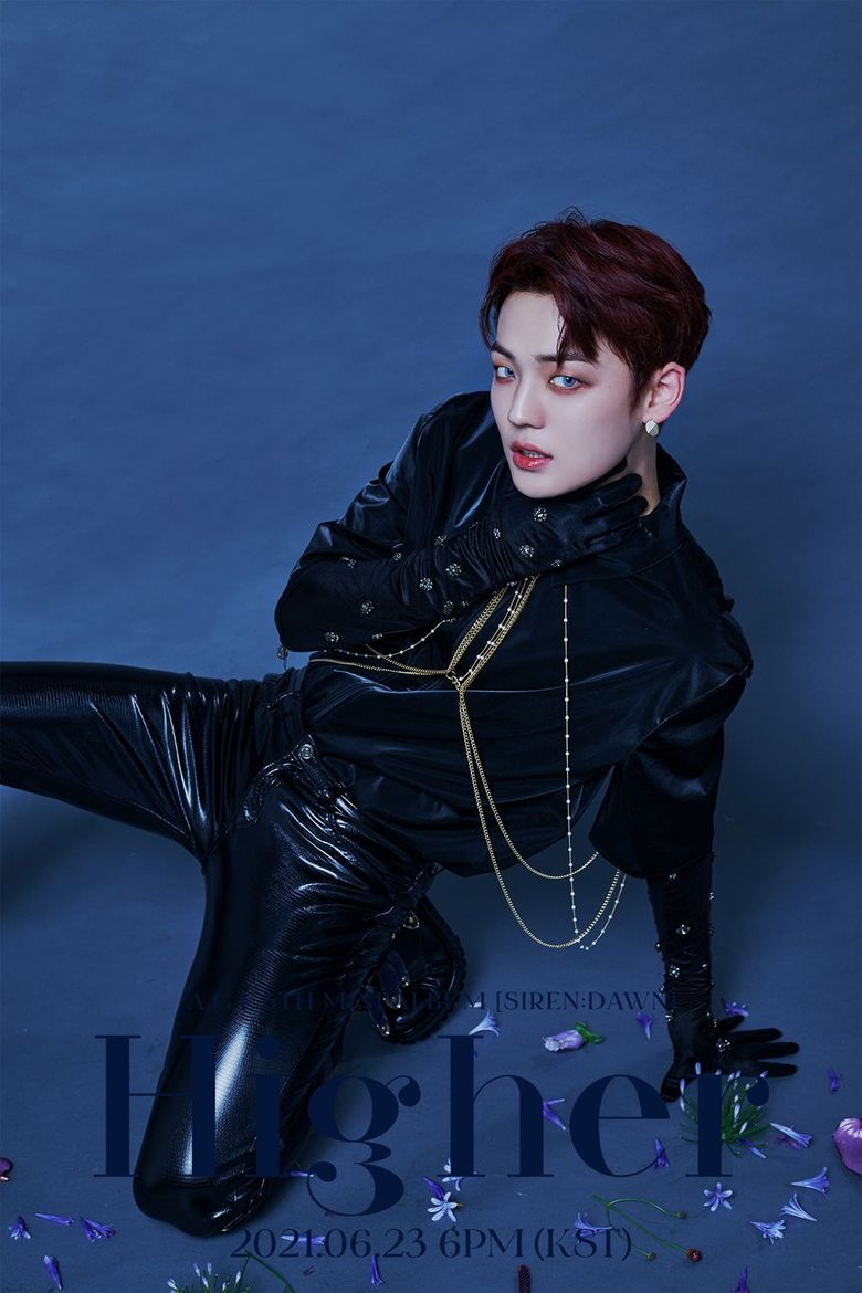  11 Male K-Pop Idols Who Have Blessed Our Eyes With This Alluring Kneeling Pose