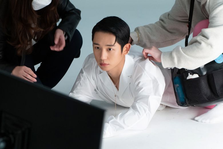 Jung HaeIn For GQ Korea Magazine December Issue Behind-The-Scene