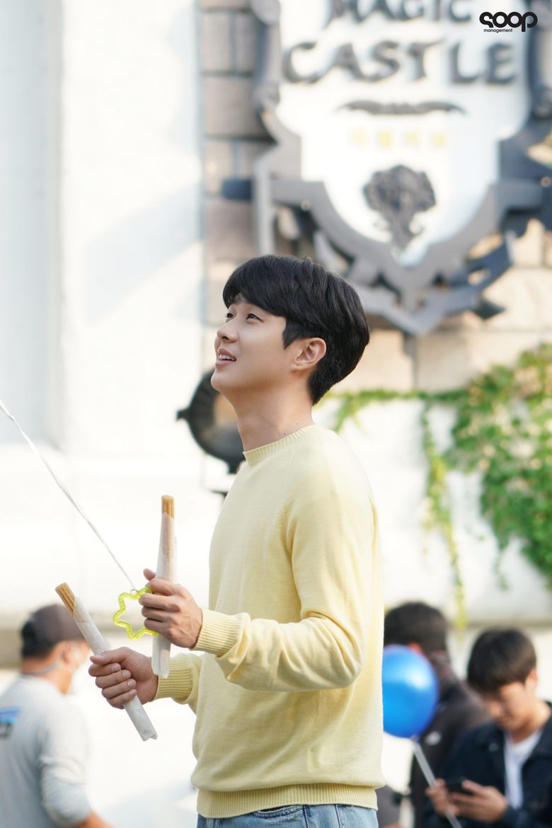 Choi WooShik, Drama "Our Beloved Summer" Set Behind-The-Scene - Part 1