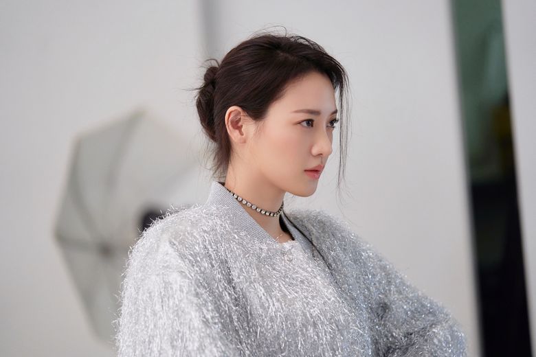 Claudia Kim(SuHyun) For ELLE Korea Magazine December Issue Behind-the-Scene