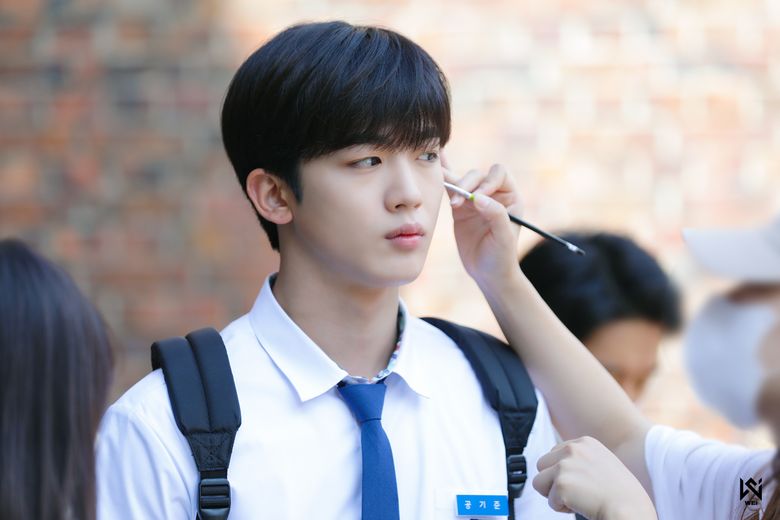 WEi's Kim YoHan, Drama "School 2021" Set Behind-the-Scene - Part 1