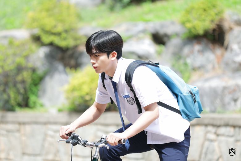 WEi's Kim YoHan, Drama "School 2021" Set Behind-the-Scene - Part 1