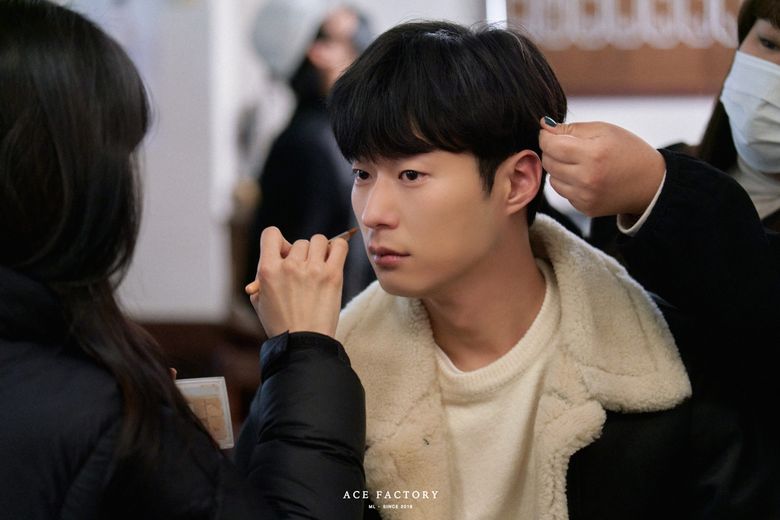 Ahn DongGu, Drama “Our Beloved Summer” Set Behind-the-Scene