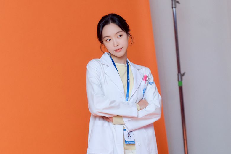 Apink's Son NaEun, Drama Poster Shooting Of "Ghost Doctor" Behind-the-Scene