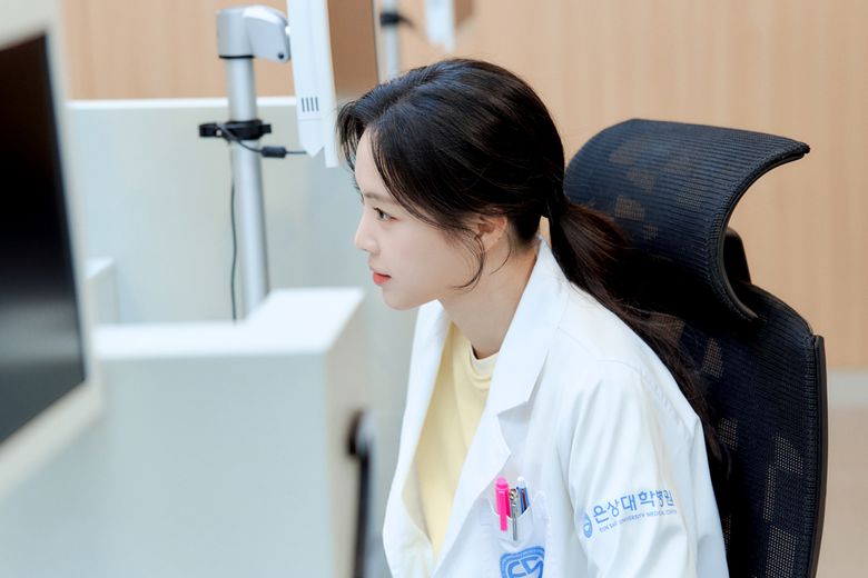 Apink's Son NaEun, Drama Poster Shooting Of "Ghost Doctor" Behind-the-Scene