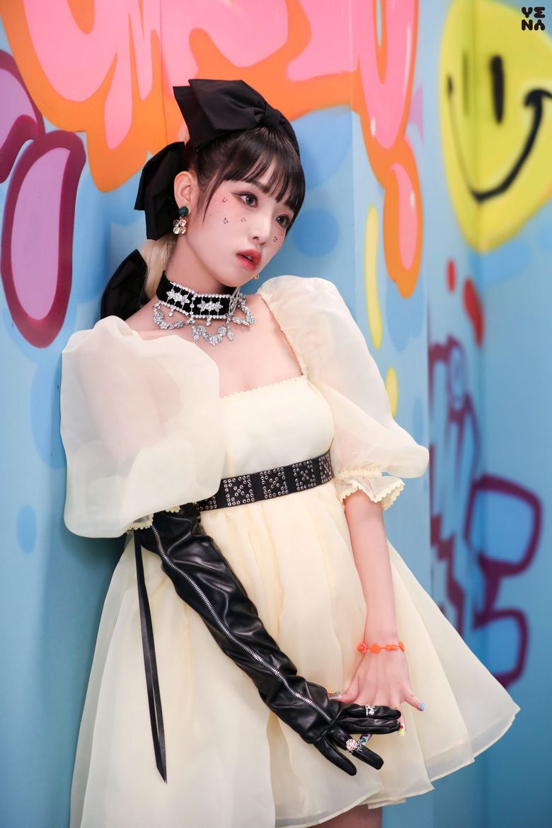 Choi YeNa, Album Cover Shooting Of ‘ˣ‿ˣ (SMiLEY)’ Behind-The-Scene