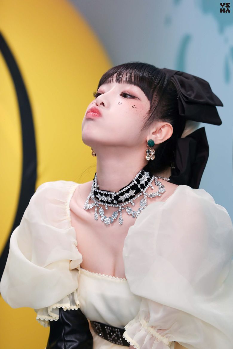 Choi YeNa, Album Cover Shooting Of ‘ˣ‿ˣ (SMiLEY)’ Behind-The-Scene