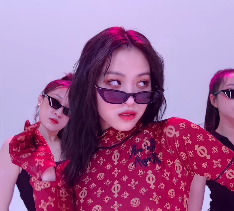 Bias Duality  ITZY s RyuJin Or RyuDdaeng  - 43