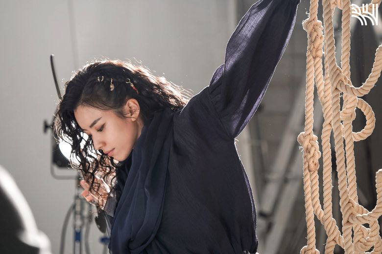 Han HyoJoo, Movie Poster Shooting Of "The Pirates : The Last Royal Treasure" Behind-the-Scene