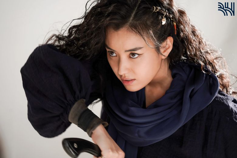 Han HyoJoo, Movie Poster Shooting Of "The Pirates : The Last Royal Treasure" Behind-the-Scene