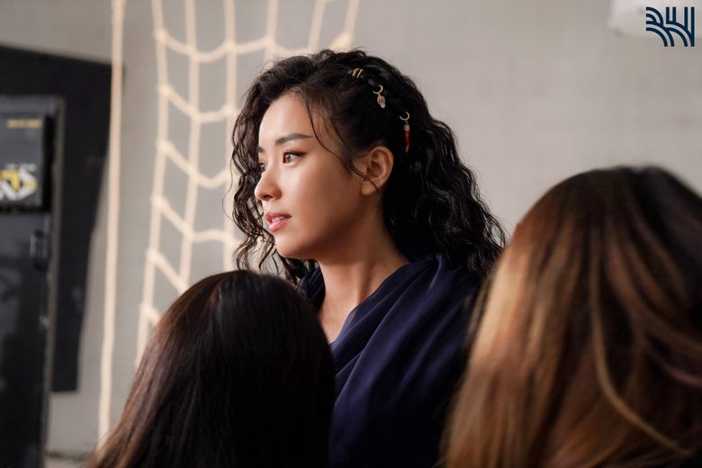 Han HyoJoo, Movie Poster Shooting Of "The Pirates : The Last Royal Treasure" Behind-the-Scene