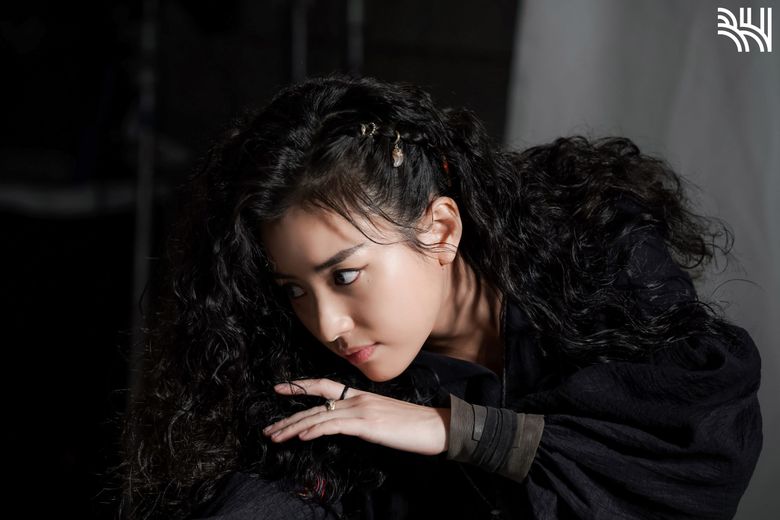 Han HyoJoo, Movie Poster Shooting Of "The Pirates : The Last Royal Treasure" Behind-the-Scene