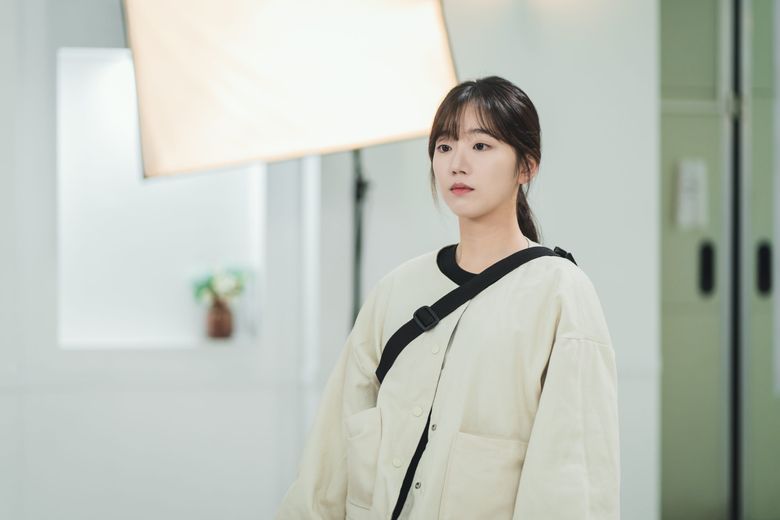 Jeon HyeWon, Drama “Our Beloved Summer” Set Behind-the-Scene