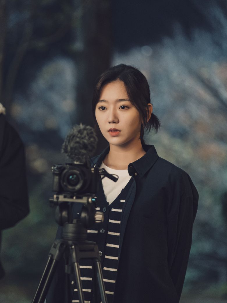 Jeon HyeWon, Drama “Our Beloved Summer” Set Behind-the-Scene