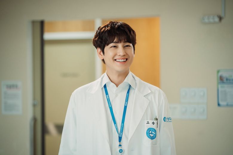 Kim Beom, Drama “Ghost Doctor” Set Behind-the-Scene