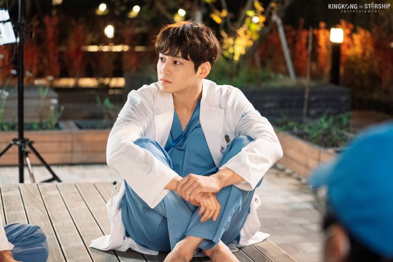 Kim Beom, Drama “Ghost Doctor” Set Behind-the-Scene