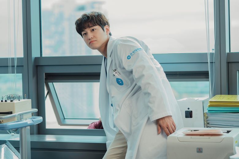 Kim Beom, Drama “Ghost Doctor” Set Behind-the-Scene