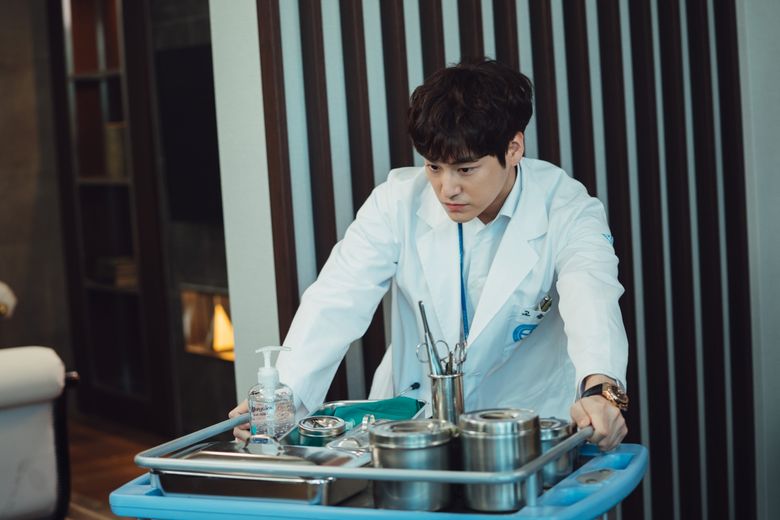 Kim Beom, Drama “Ghost Doctor” Set Behind-the-Scene