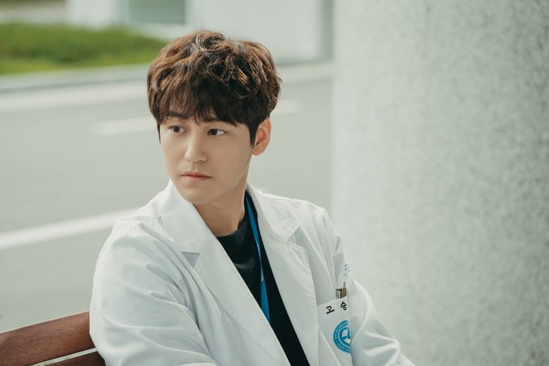 Kim Beom, Drama “Ghost Doctor” Set Behind-the-Scene